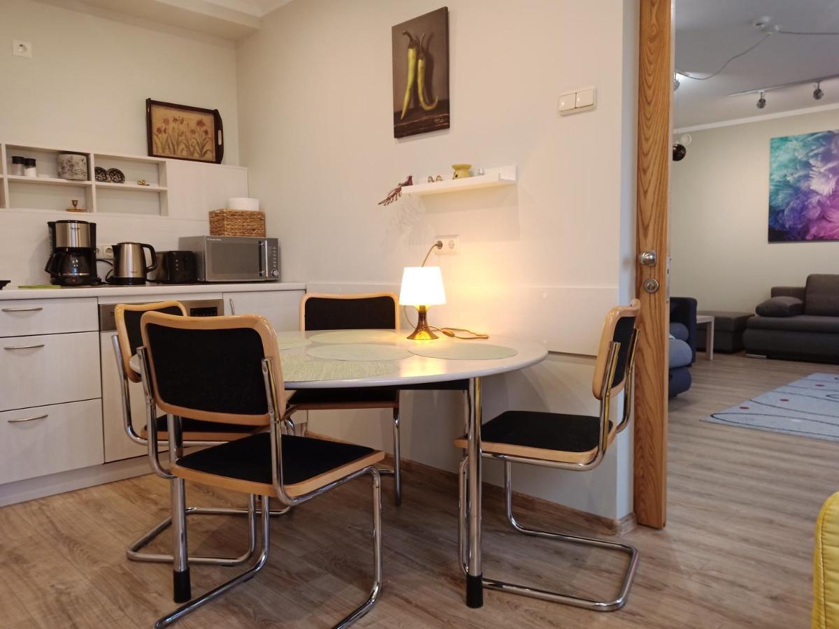 Family Or Group Apartment In Green Center Riga Bagian luar foto