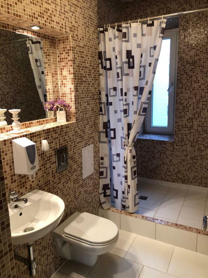 Family Or Group Apartment In Green Center Riga Bagian luar foto